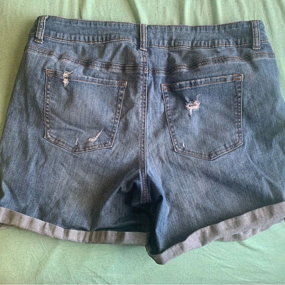 Maurices Distressed Blue Jean Shorts Medium Wash 16W - Picture 2 of 8
